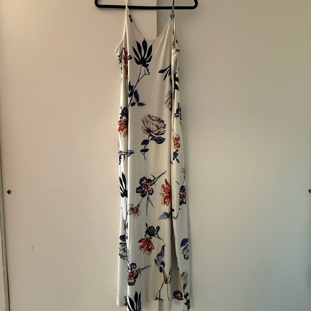 LIKE NEW- white floral flowy maxi dress